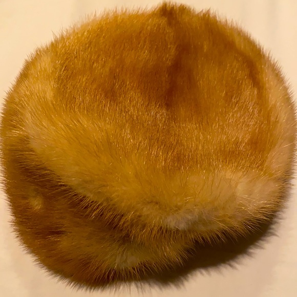 Accessories - Lovely vintage pill box real fur hat